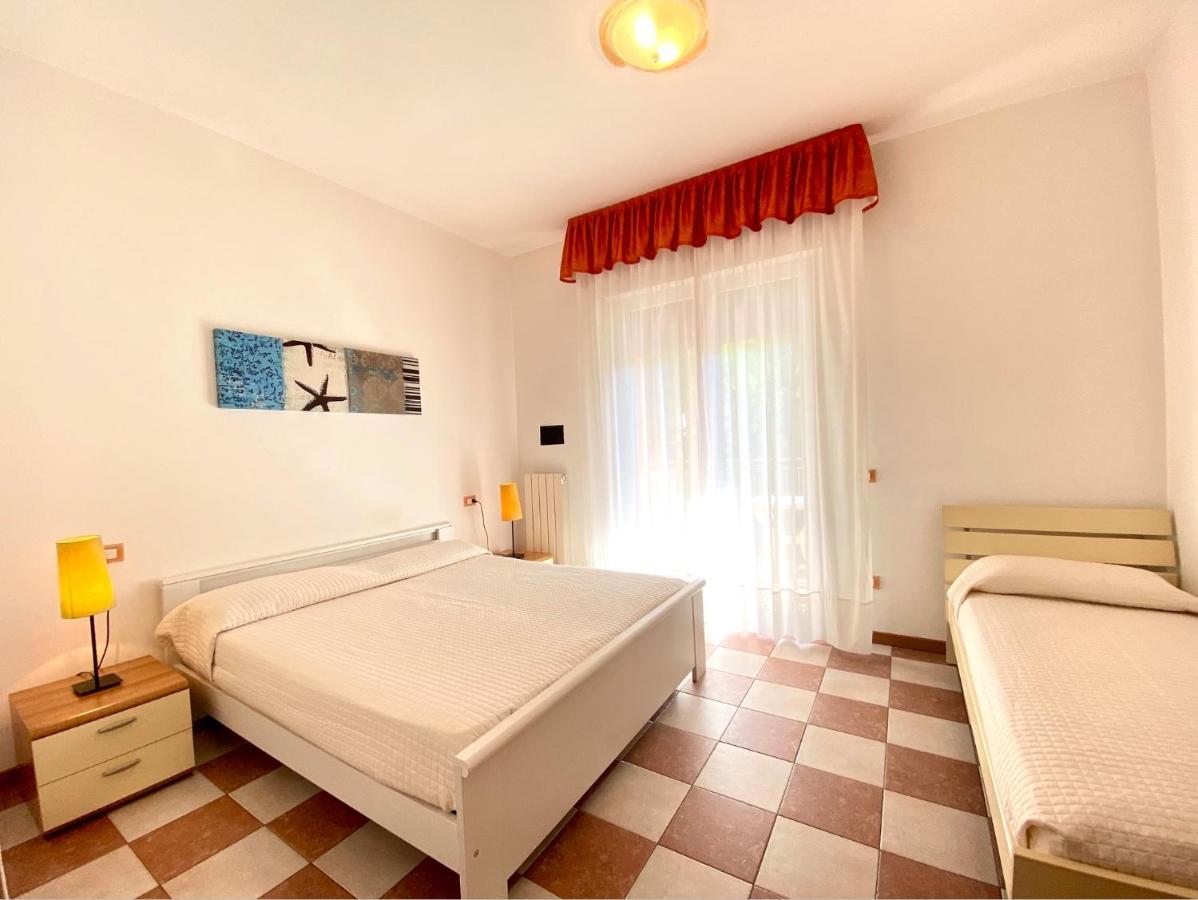Appartamenti Adriana Carraro Immobiliare - Family Apartments Lido di Jesolo Exteriör bild