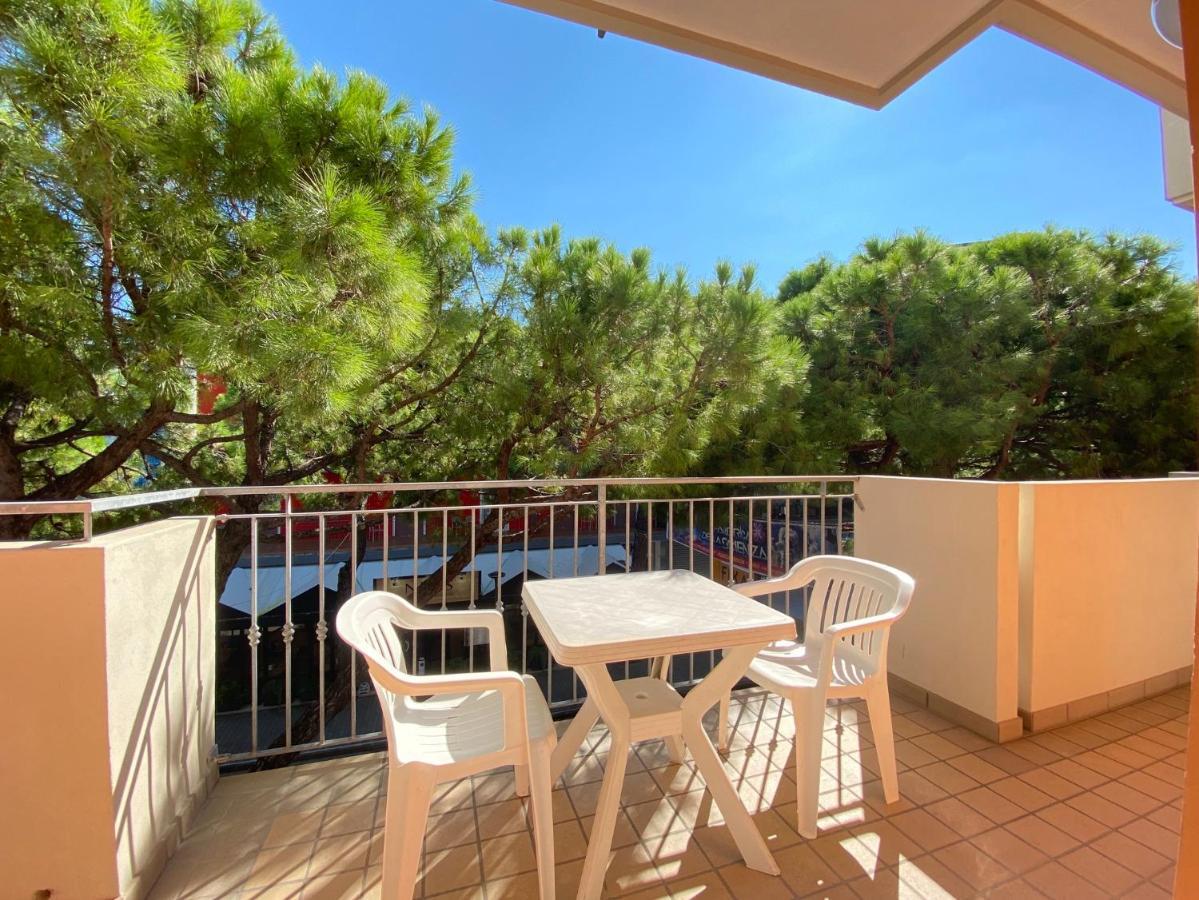 Appartamenti Adriana Carraro Immobiliare - Family Apartments Lido di Jesolo Exteriör bild