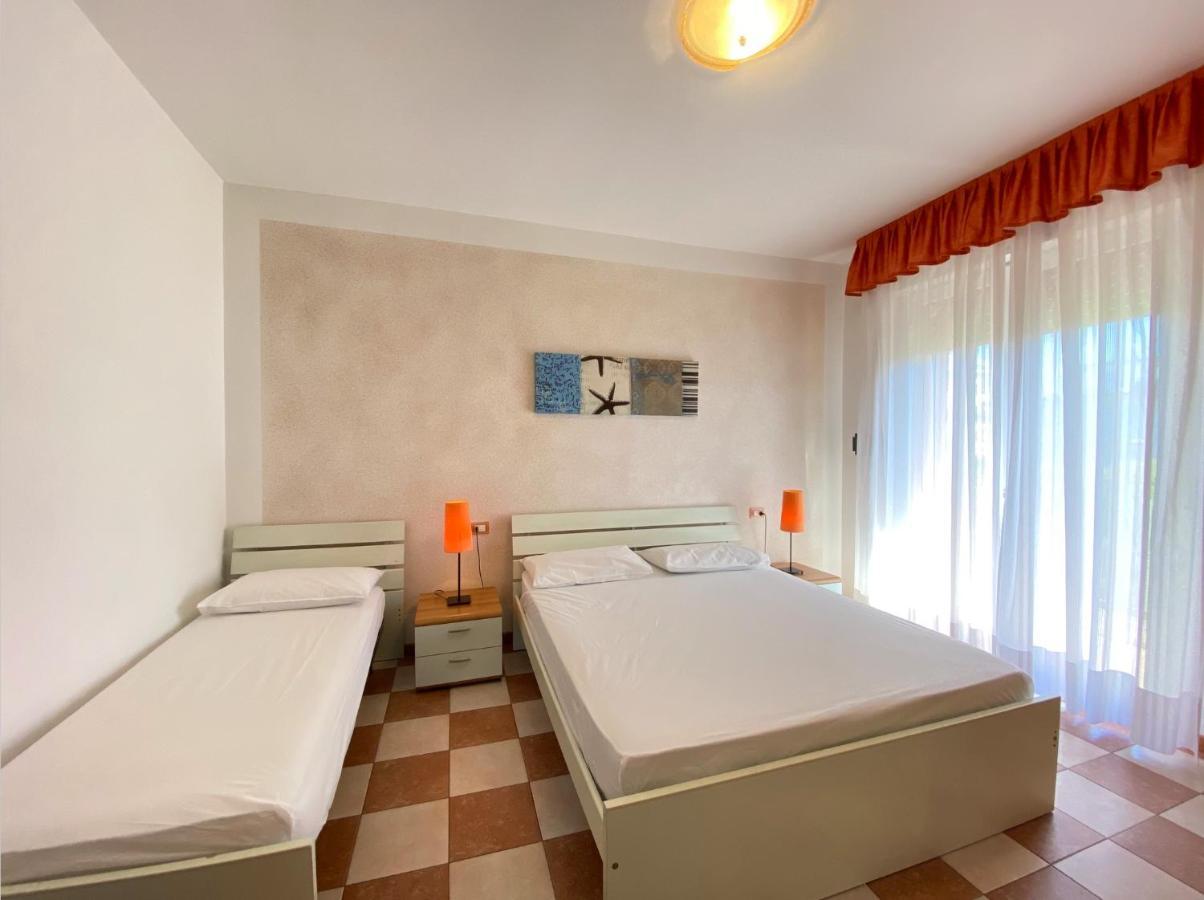 Appartamenti Adriana Carraro Immobiliare - Family Apartments Lido di Jesolo Exteriör bild