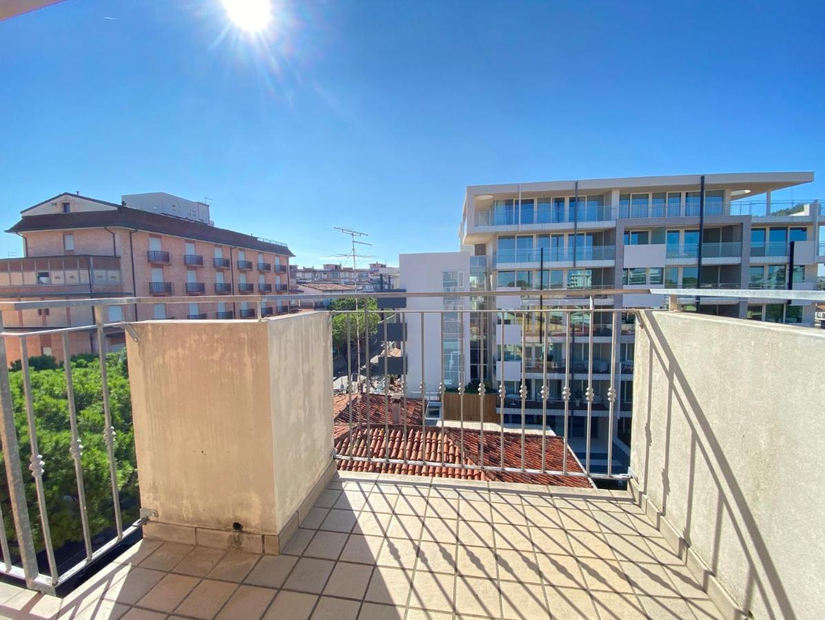 Appartamenti Adriana Carraro Immobiliare - Family Apartments Lido di Jesolo Exteriör bild