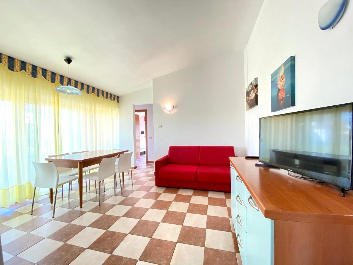 Appartamenti Adriana Carraro Immobiliare - Family Apartments Lido di Jesolo Exteriör bild
