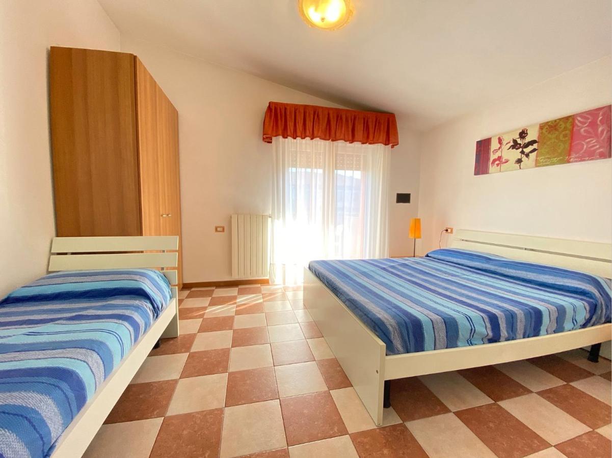 Appartamenti Adriana Carraro Immobiliare - Family Apartments Lido di Jesolo Exteriör bild